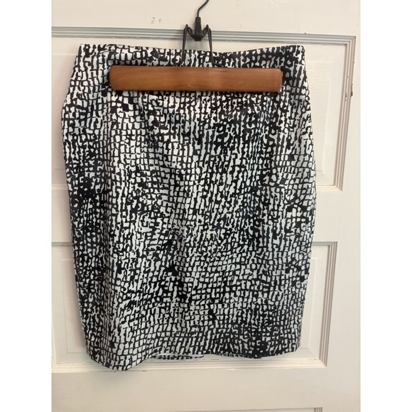Ann Taylor Women's Black White Geometric Silk Blend Pencil Skirt‎ Size 6 $118 - Picture 1 of 7